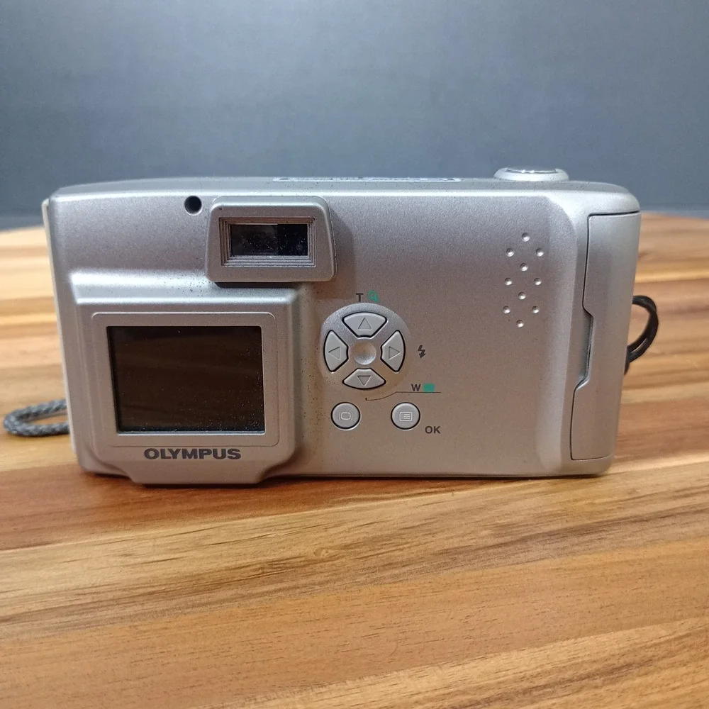 Olympus Camedia D-370 1.3MP Digital Point & Shoot‎ Camera UNTESTED PARTS REPAIR